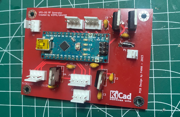 PCB du VFO-DO avec les composants soudés